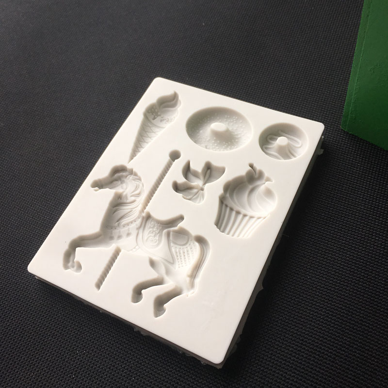 Con Ngựa Thành Troia Kem Dough - đánh giá và giá Donut Mold Silicone